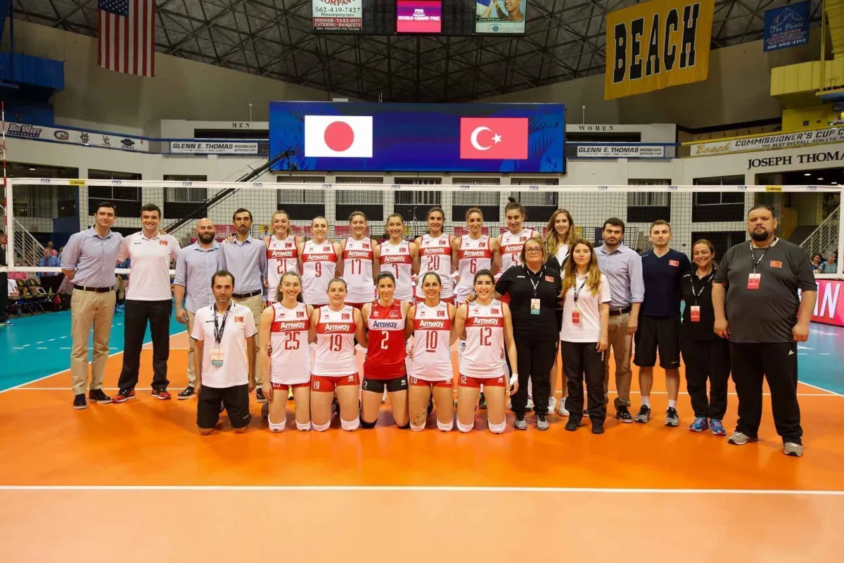 Sultanlar ABD'de FIVB World Grand Prix 2016 ikinci etap E1 Grubu ilk maçında Japonya'yı 3-2 ile geçti
