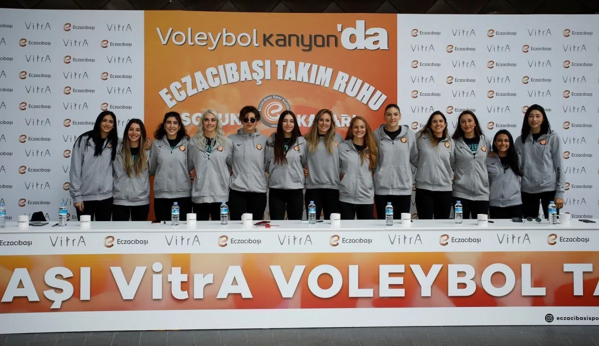 Eczacıbaşı VitrA, Kanyon’da voleybolseverlerle buluştu
