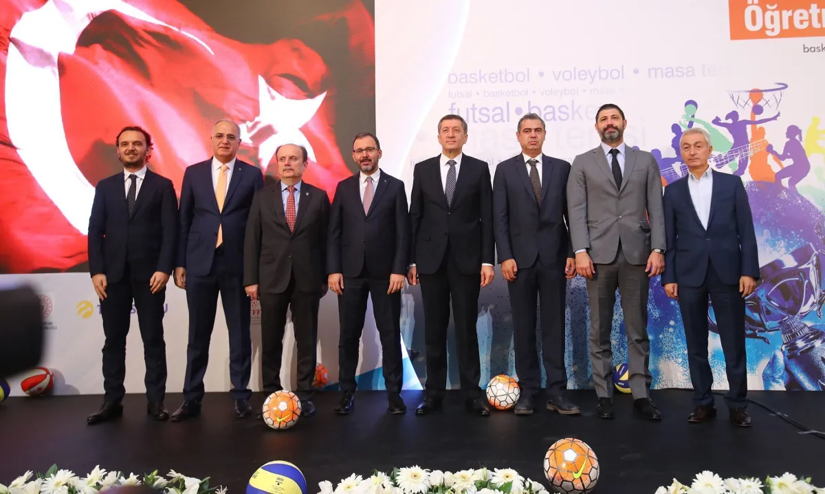 Türkiye Voleybol Federasyonu Başkanı Mehmet Akif Üstündağ, öğretmenler Kupası basın Toplantısına Katıldı