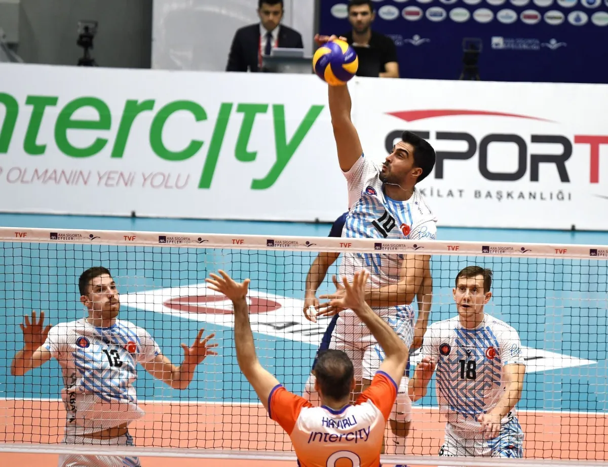 Halkbank Deplasmanda İstanbul BBSK'yı 3-0 Yendi
