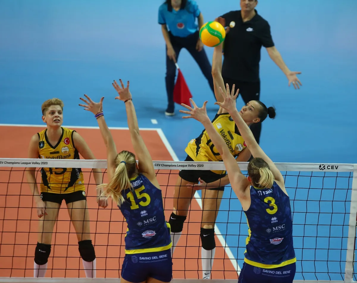 Vakıfbank Savino Del Bene Scandicci’ye 3-2 mağlup oldu.