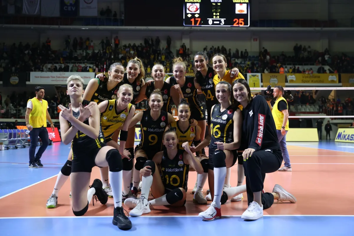 Vakıfbank, Eczacıbaşı VitrA'yı hem yendi hem de İlk Devreyi Lider Bitirdi