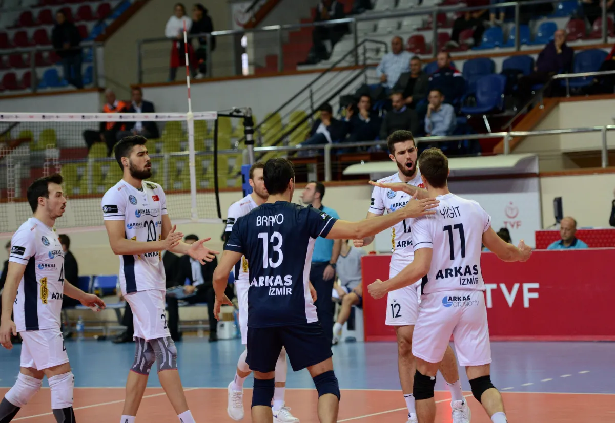 5 Setlik Mücadelede Arkas Spor Toto'yu 3-2 Yendi