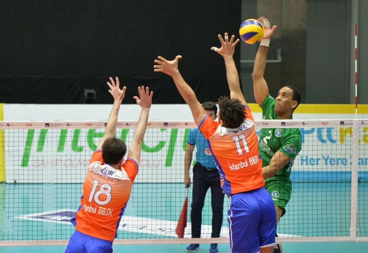 5 Setlik Güzel Mücadelede Bursa BBSK 3-2 Galip
