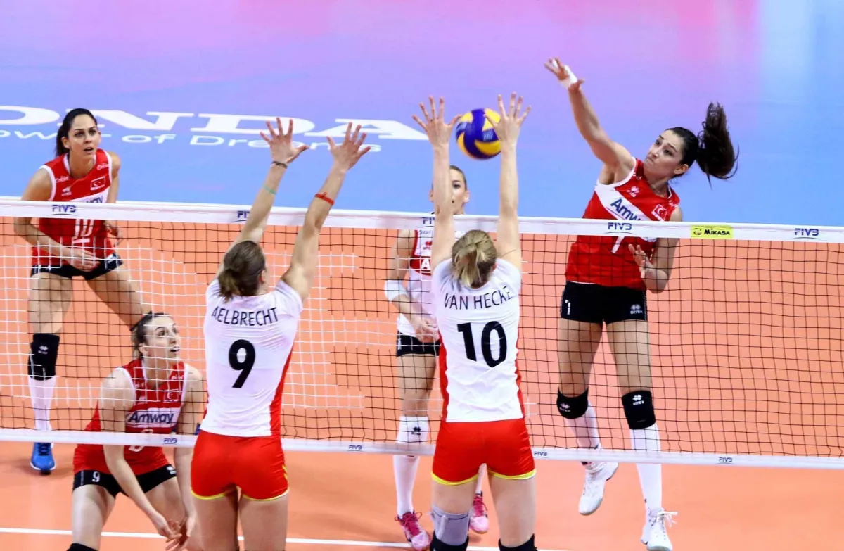 Sultanlar Grand Prix 2016 Ankara 3. ayağına kötü başladı. Belçika'ya 3-1 mağlup oldu.Diğer maçta ise Brezilya, İtalya'yı 3-1'le Geçti.