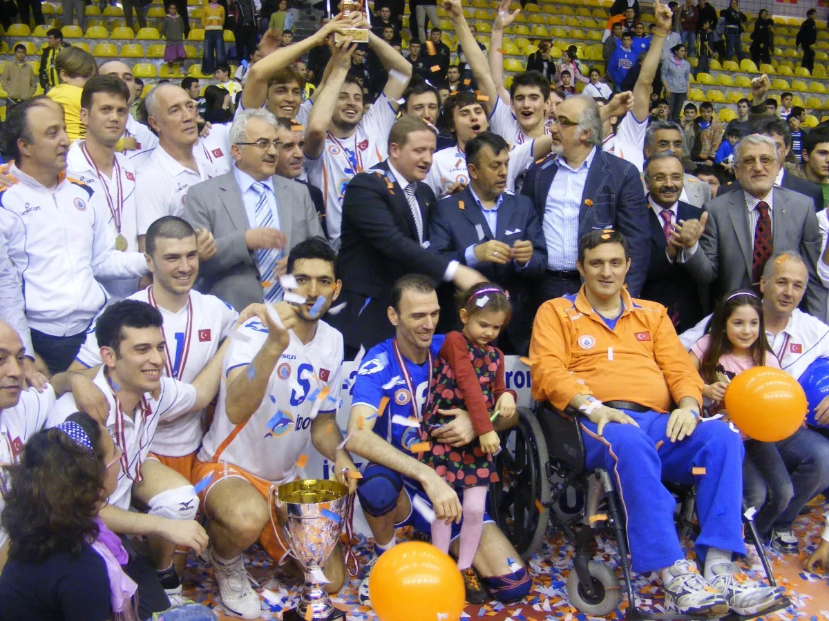 İstanbul BBSK Voleybol Altyapı Koordinatörü Kadir Uzun'un Vefatı Üzdü
