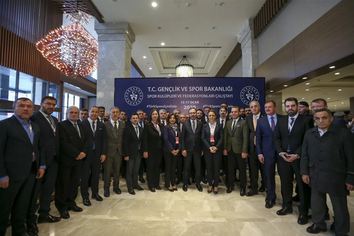 Akif Üstündağ “Spor Kulüpleri ve Federasyonları Çalıştayı”nda