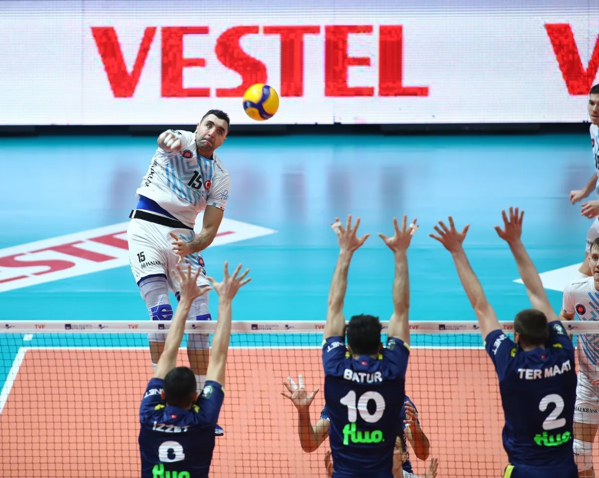 Halkbank, Fenerbahçe’ye 3-0 mağlup oldu.