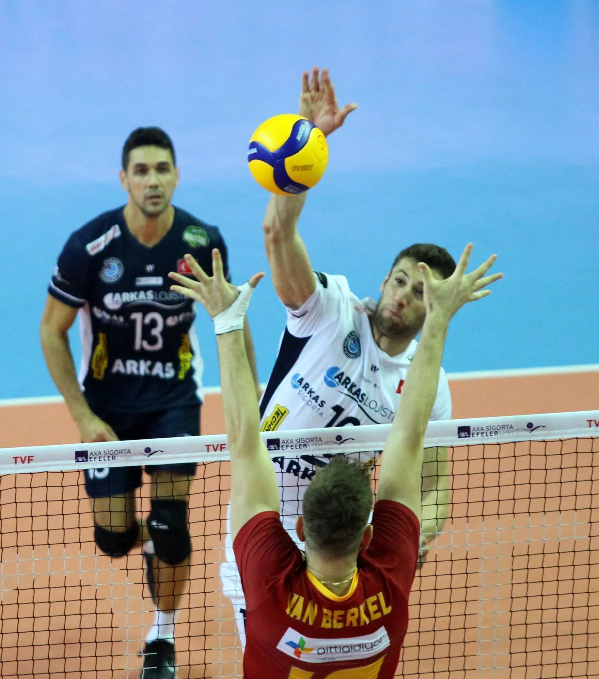 Galatasaray HDI Sigorta Arkas'a 3-1 Yenildi