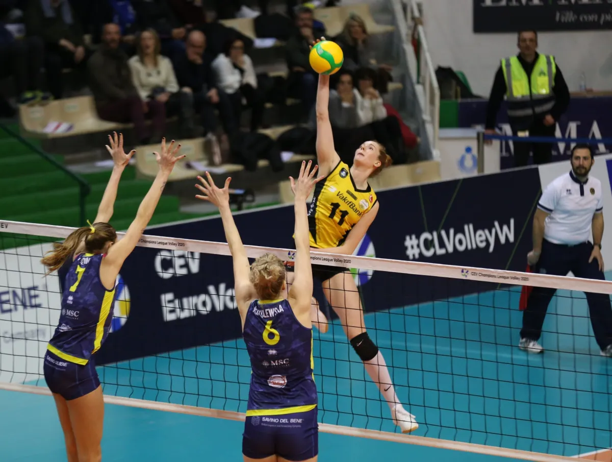 Lider VakıfBank seriyi 10 maça çıkardı