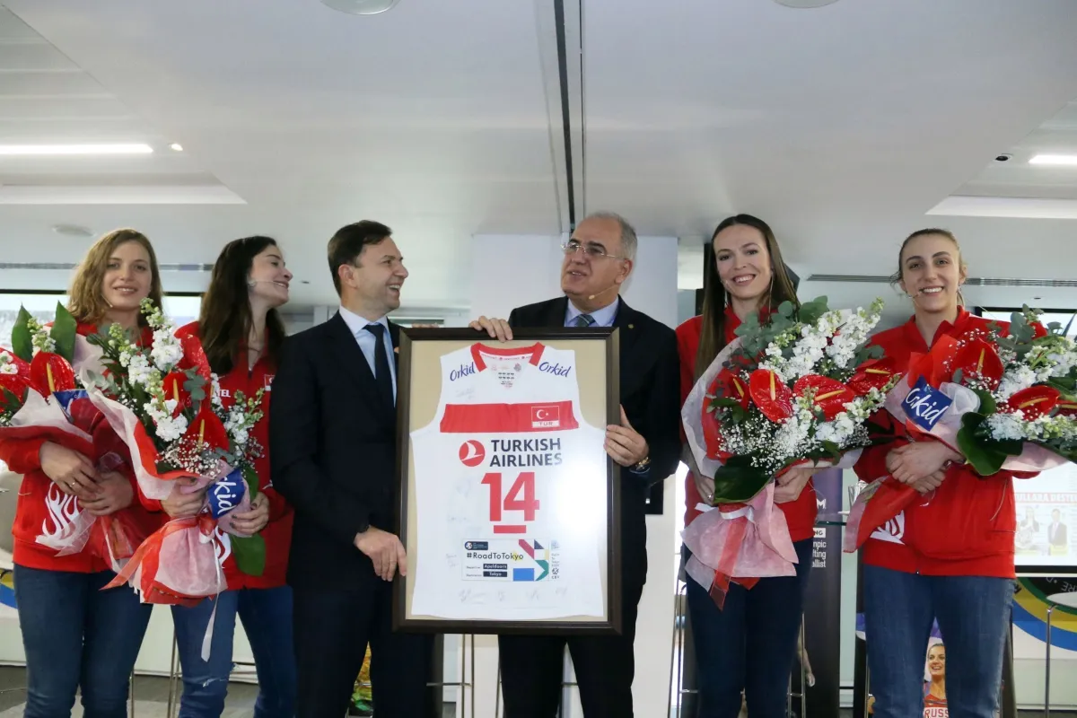Filenin Sultanları, Söyleşide Voleybol Severlerle Buluştu