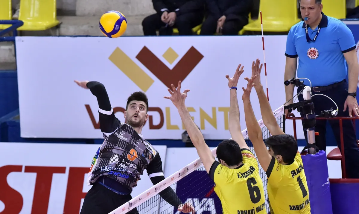 İnegöl Belediyespo, Arhavi Voleybol’u 3-0 mağlup etti.