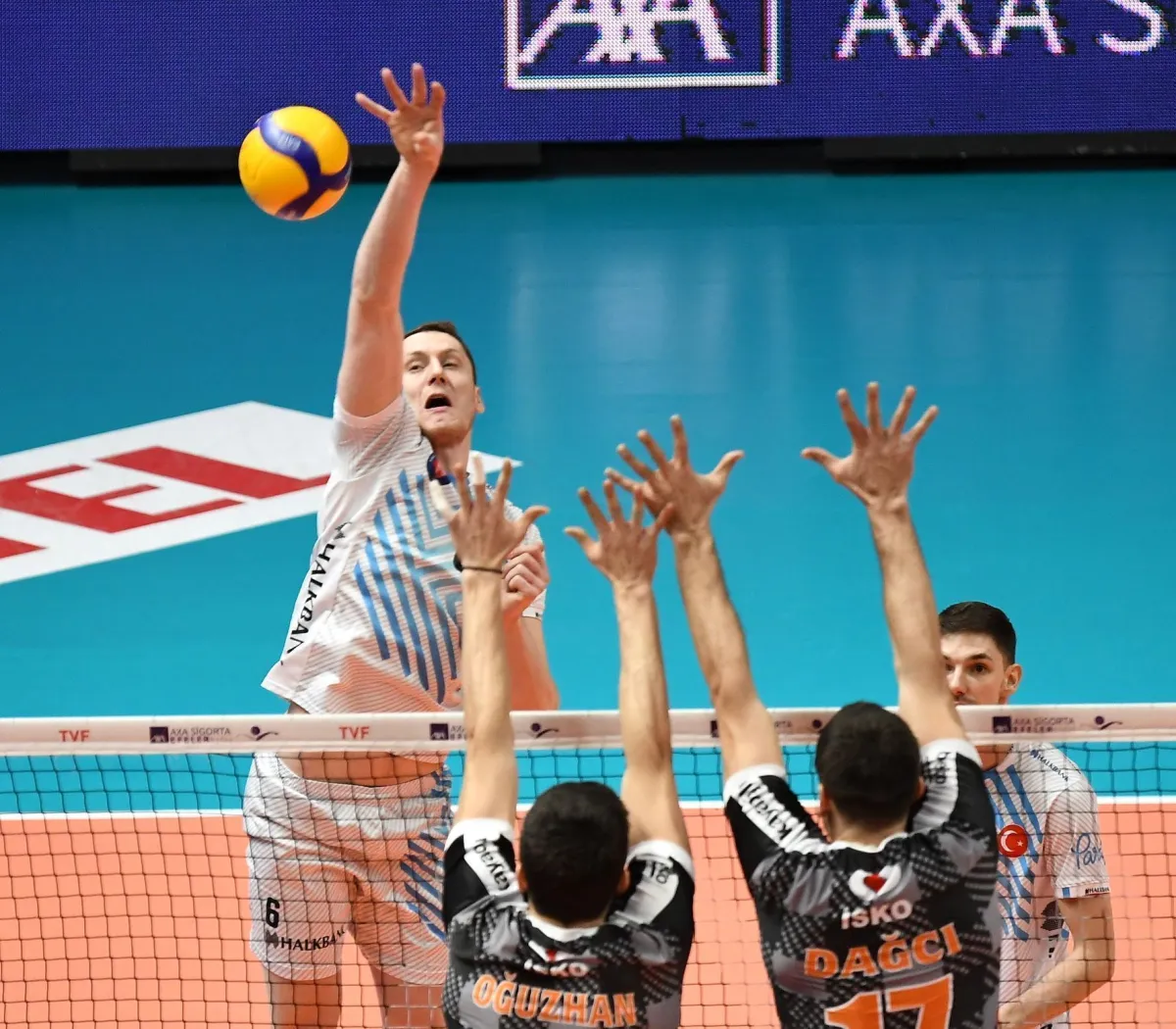 Halkbank İnegöl'e Set Vermedi: 3-0