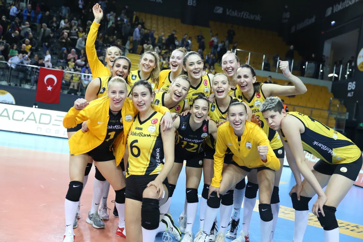 VakıfBank üst üste sekizinci kez yarı finalde