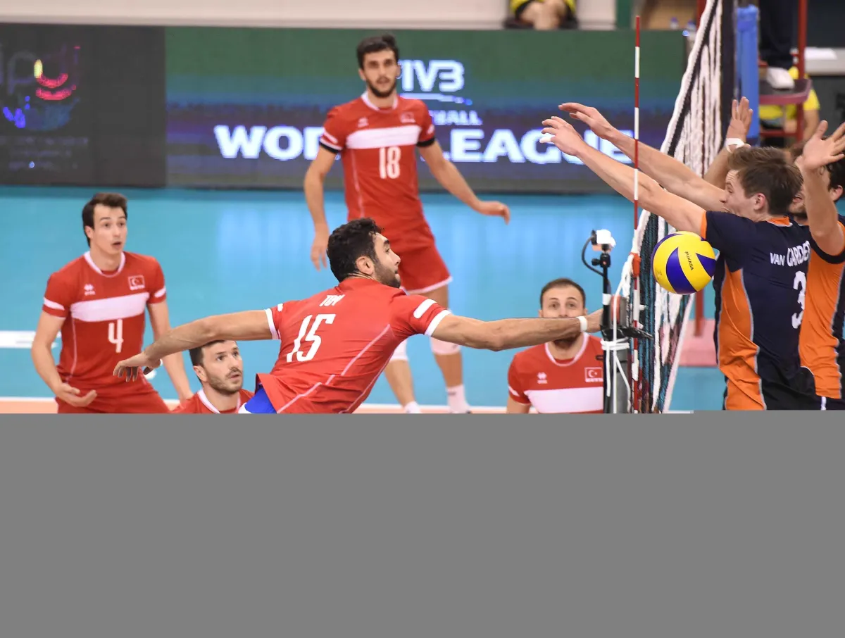 A Erkek Voleybol Milli Takımı Portekiz’de, FIVB World League 2016 2’nci Grup’ta 4’üncü Oldu. Kanada is ePortekiz'i 3-0 Yenerek Birinci Oldu ve Gelecek Yıl Dünya Birinci Ligi'nde Oynamaya Hak Kazandı