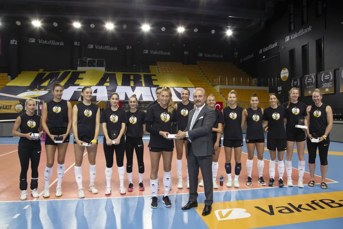 Vakıfbank SK Başkanı Üstünsalih "Sezona ve yeni başarılara hazırız"