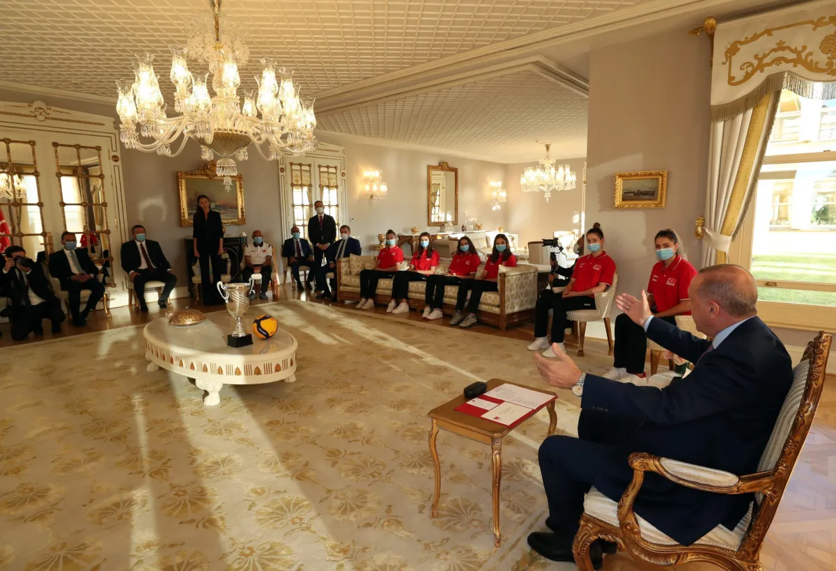 U19 Avrupa Şampiyonluk Kupası Cumhurbaşkanı Recep Tayyip Erdoğan'a Verildi