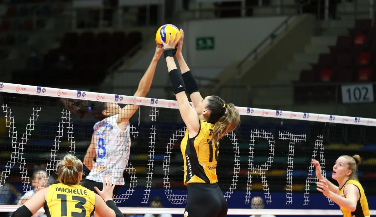 VakıfBank kupada lider olarak turladı
