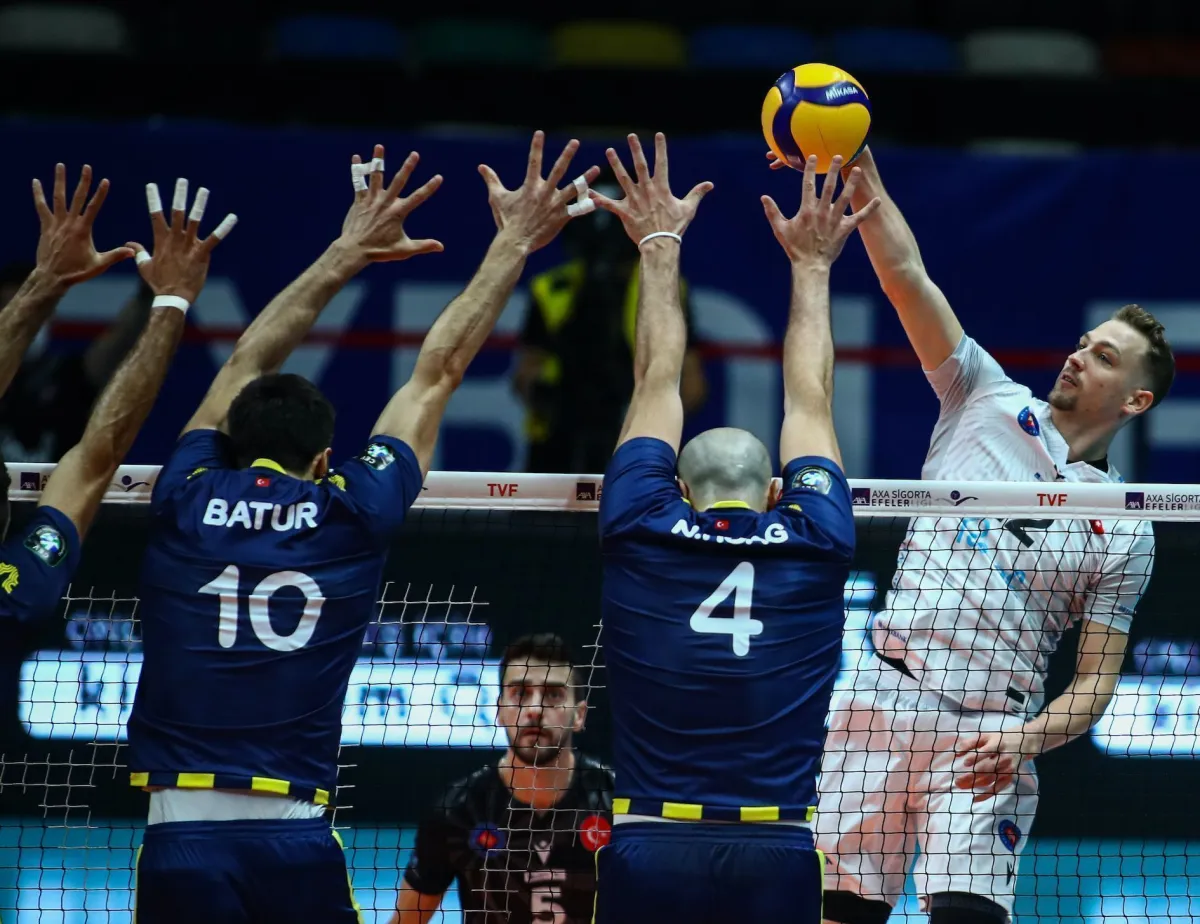 FenerbahçeHDI Sigorta Başkent'te Halkkbank'ı 3-2 Yendi