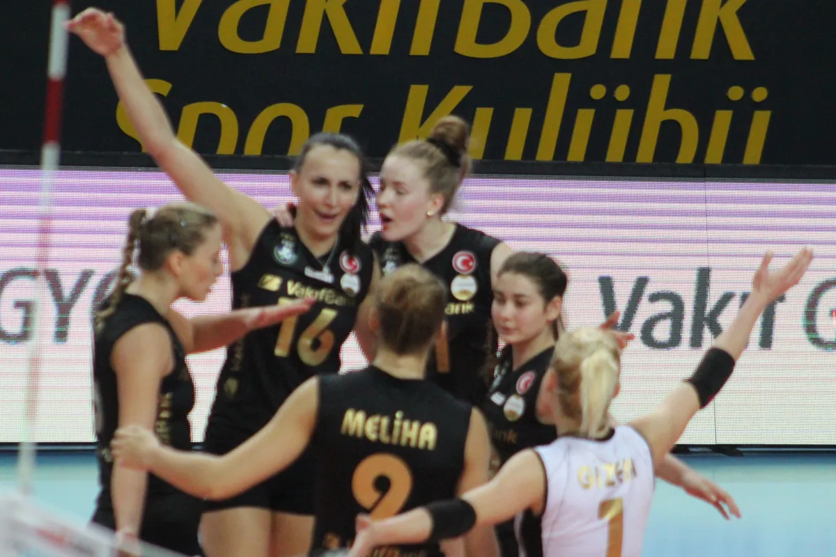 Lider VakıfBank seriyi 11 maça çıkardı