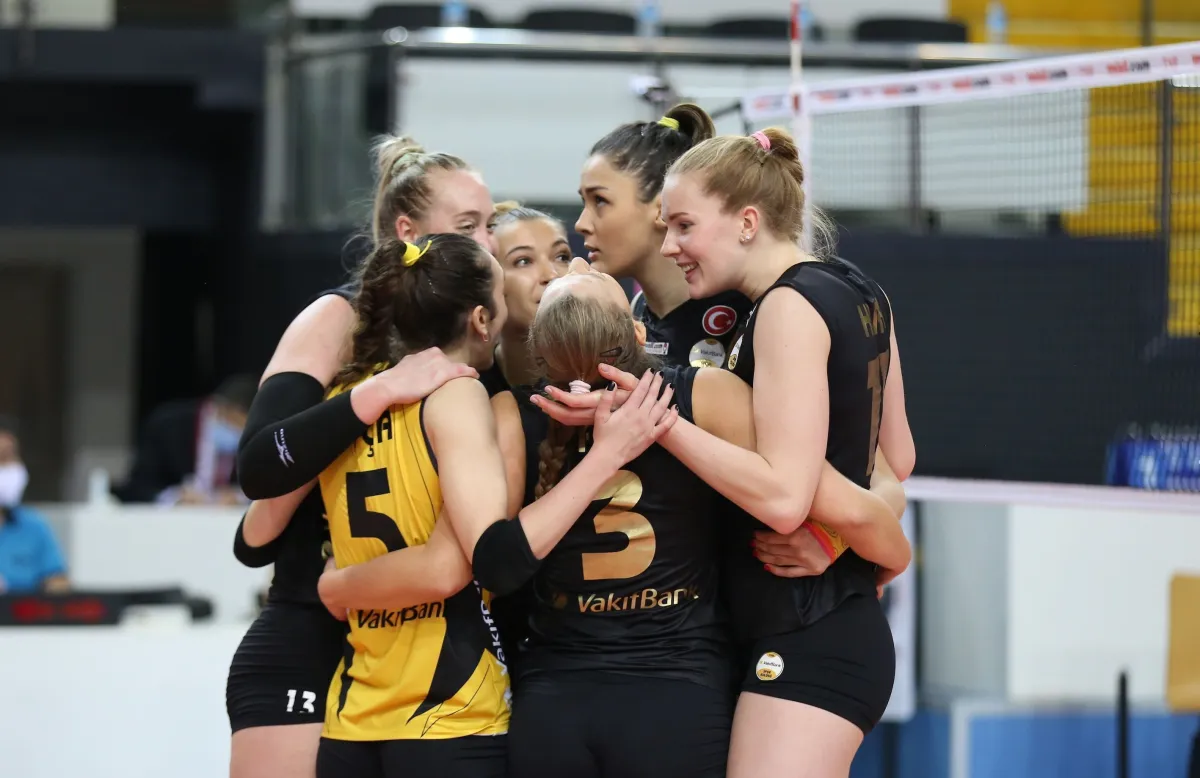 VakıfBank namağlup liderliğini sürdürdü