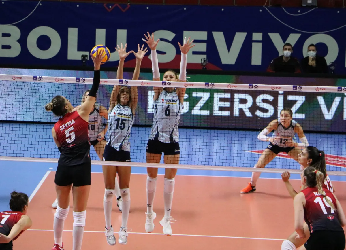 THY' Sarıyer Bekediye'yi set vermeden 3-0 Yendi