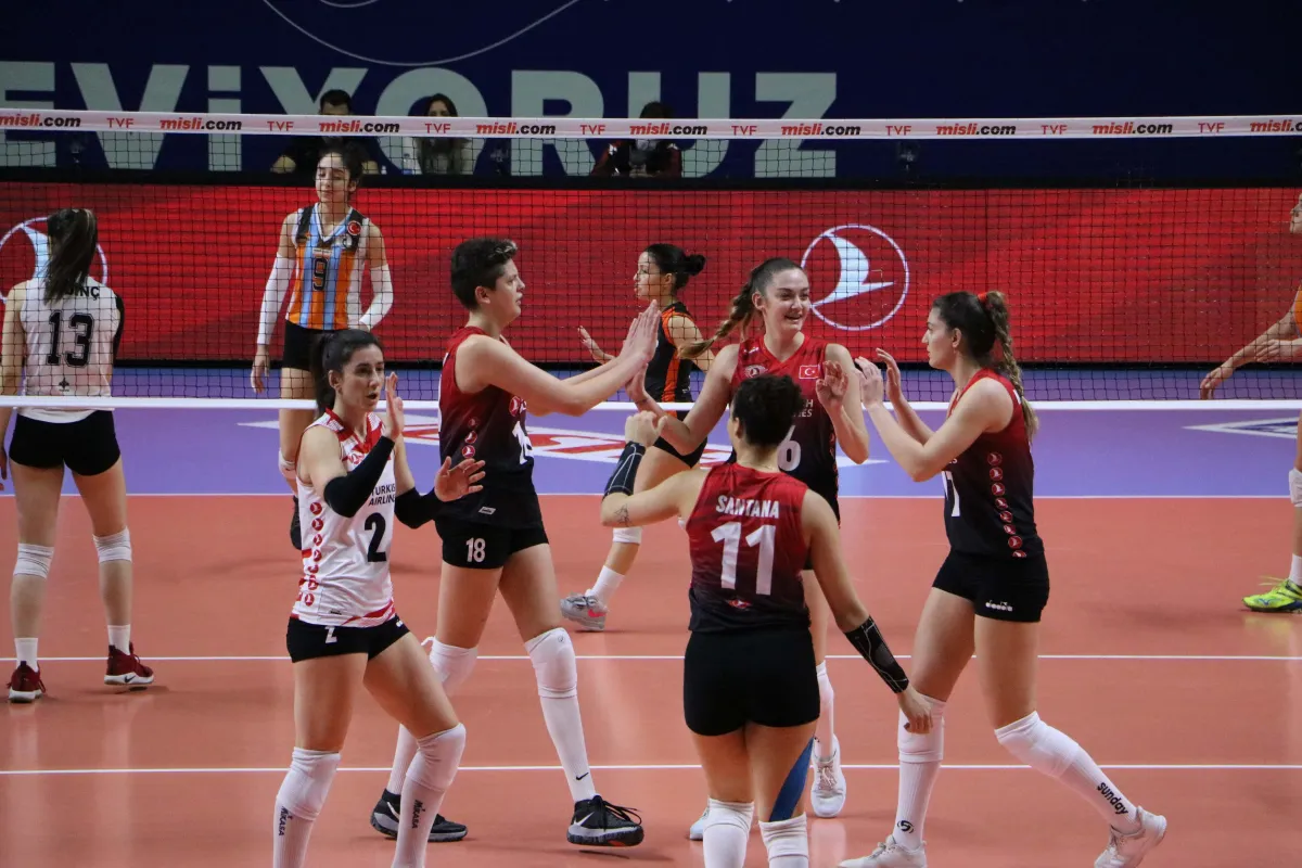TÜRK HAVA YOLLARI BEYLİKDÜZÜ VOLEYBOL İHTİSAS'A E3-0 GALİP