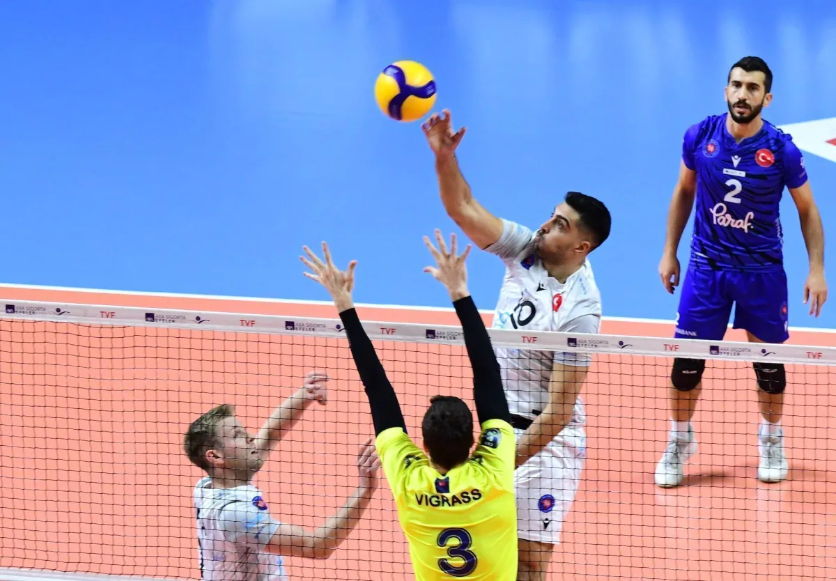 Fenerbahçe Acıbadem Halkbank'a set Vermedi: 3-0