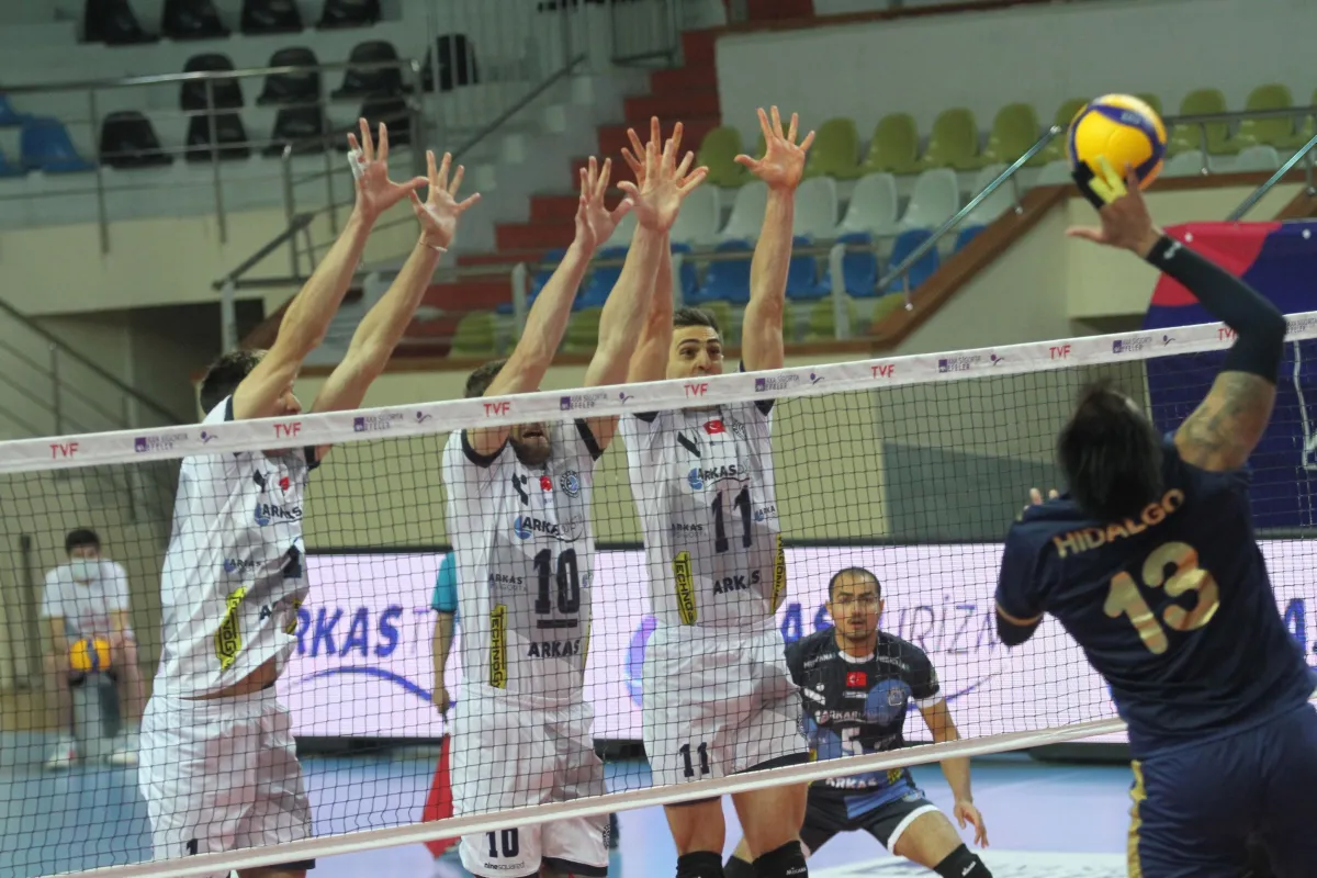Fenerbahçe HDI Sigorta İzmir Deplasmanından 3 Puan Çıkardı