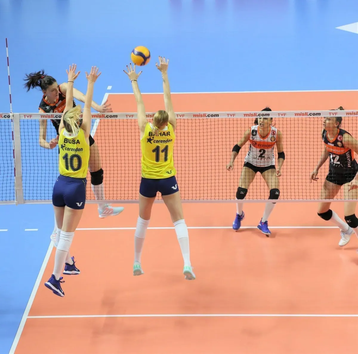 Eczacıbaşı VitrA, Fenerbahçe Opet'e 3-1 Yenildi