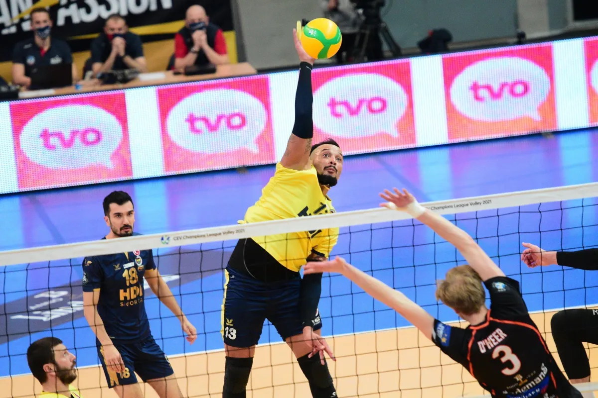 Fenerbahçe HDI Sigorta Belçika’nın Lindemans Aalst takımını 3-0 mağlup etti.