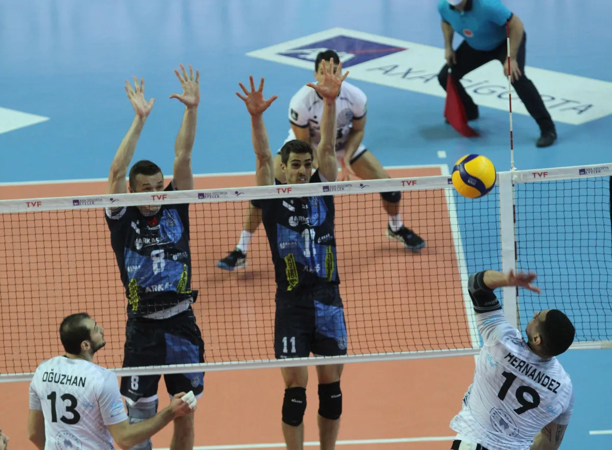 Halkbank İzmir Deplasmanından 3 Puanla Dönüyor