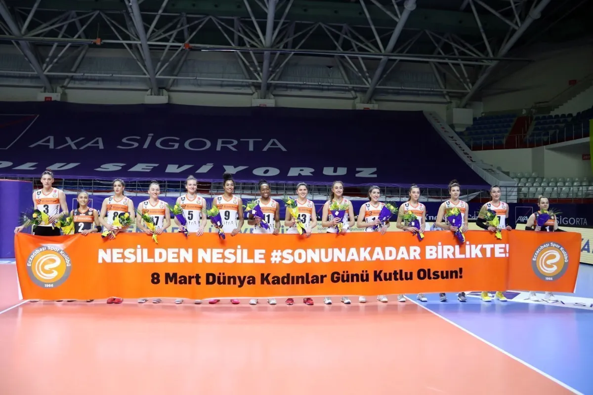 Eczacıbaşı VitrA, Axa Sigorta Kupa Voley'de finalde