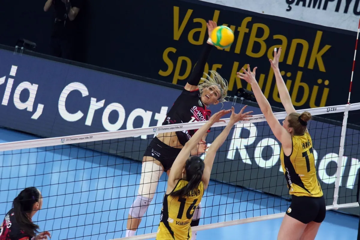 VakıfBank, Şampiyonlar Ligi'nde Busto Arsizio'ya 3-2 Yenildi