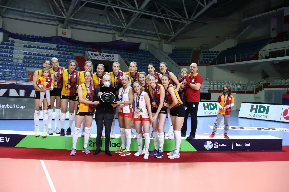 GALATASARAYLI KIZLAR CEV CUP'TA İKİNCİ OLDU