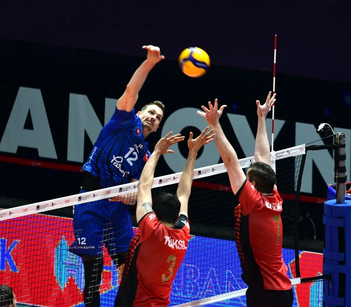 Play Off 5-6'ncılık ilk maçında Spor Toto Halkbank'ı 3-2 Yendi