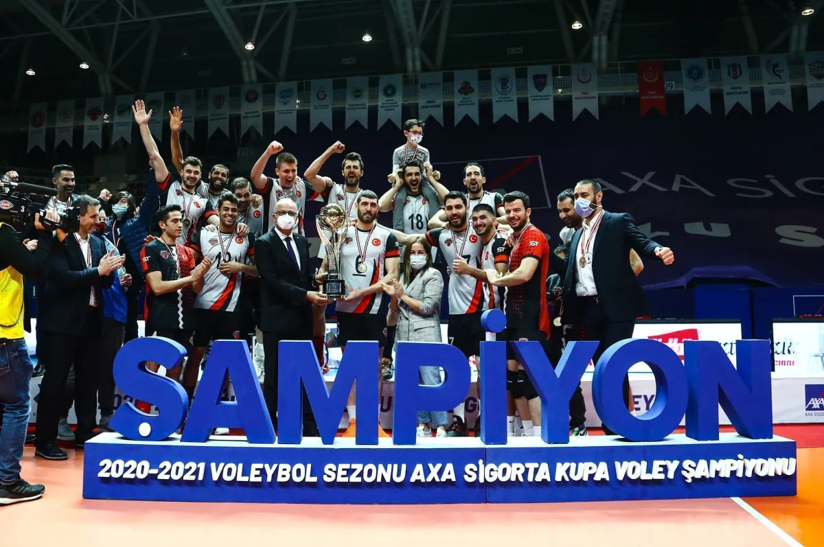ERKEKLER AXA SİGORTA KUPA VOLEY DE SPOR TOTO ŞAMPİYON
