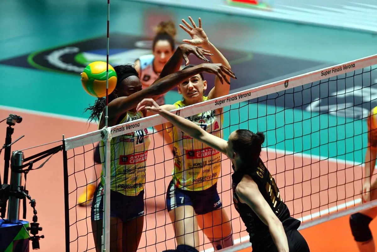 VAKIFBANK AVRUPA İKİNCİSİ