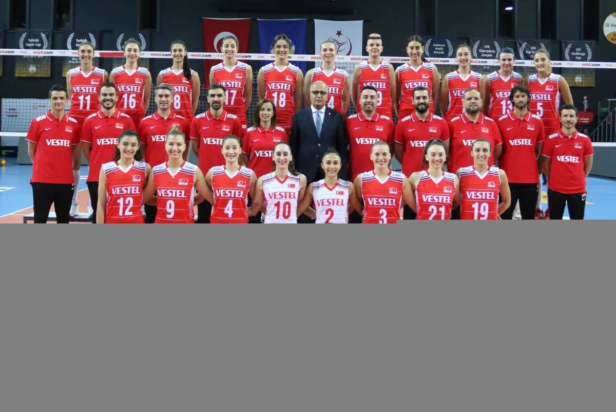 Mehmet AAkif Üstündağ, A Milli Kadın Voleybol Takımını ziyaret etti