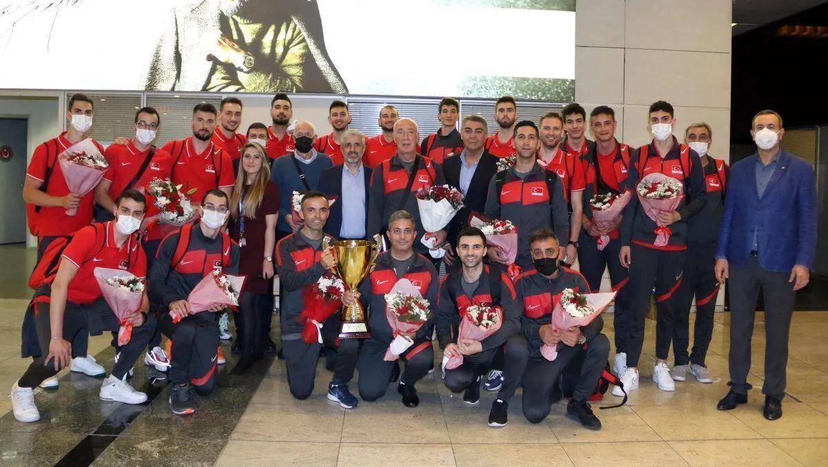 Altın Kupada Avrupa Şampiyonu olan Efelere Muhteşem Karşılama