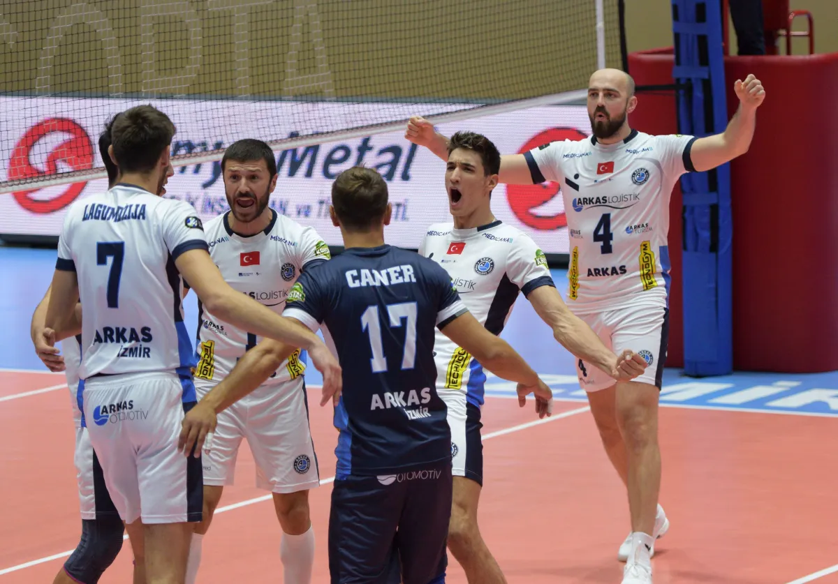 Arkas Kupa Voley'e Galibiyetle Başladı
