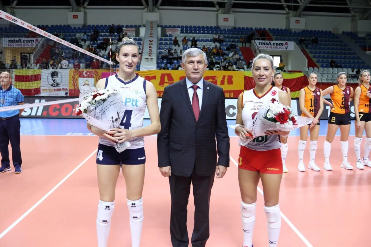 Voleybol Ligi Çiçeklerle başladı