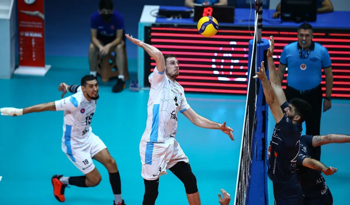 Halkbank beş sette galip