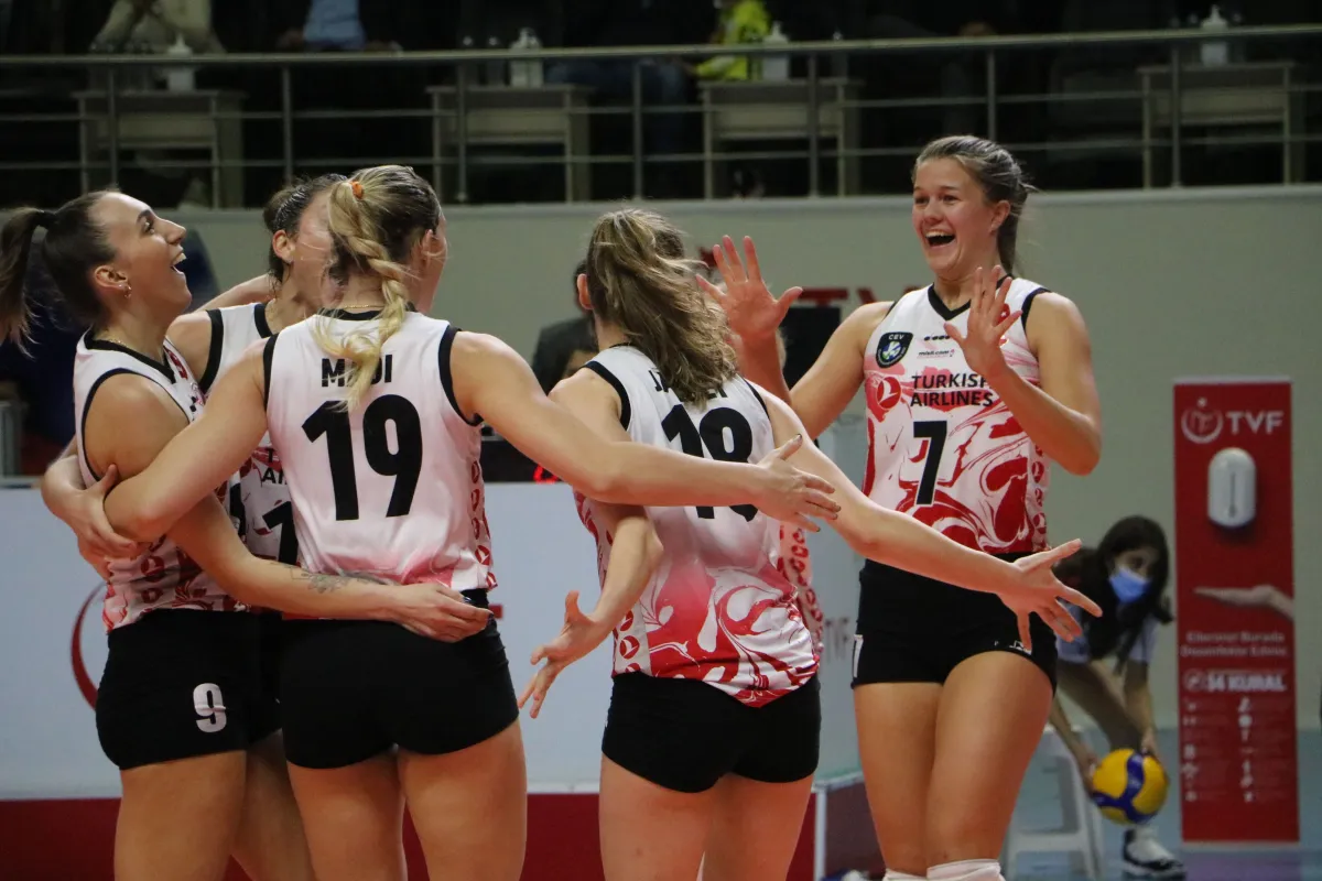 TÜRK HAVA YOLLARI GS HDI SİGORTA’YI 3-2 YENDİ!