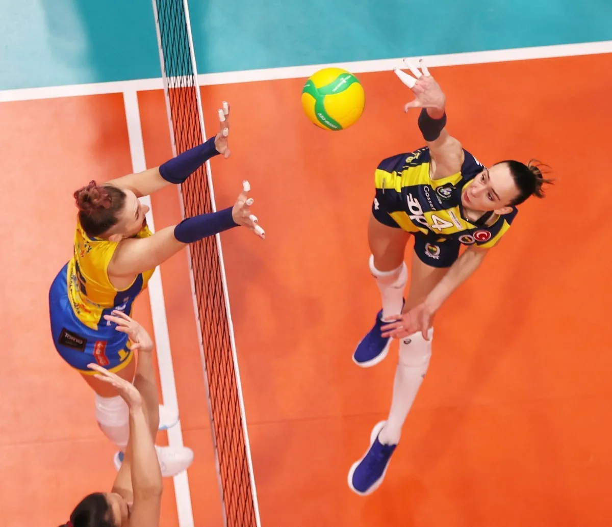 Fenerbahçe Opet, Şampiyonlar Ligi D Grubu ikinci maçında Bulgar Plovdiv (Filibe)'yi 3-1 Yendi
