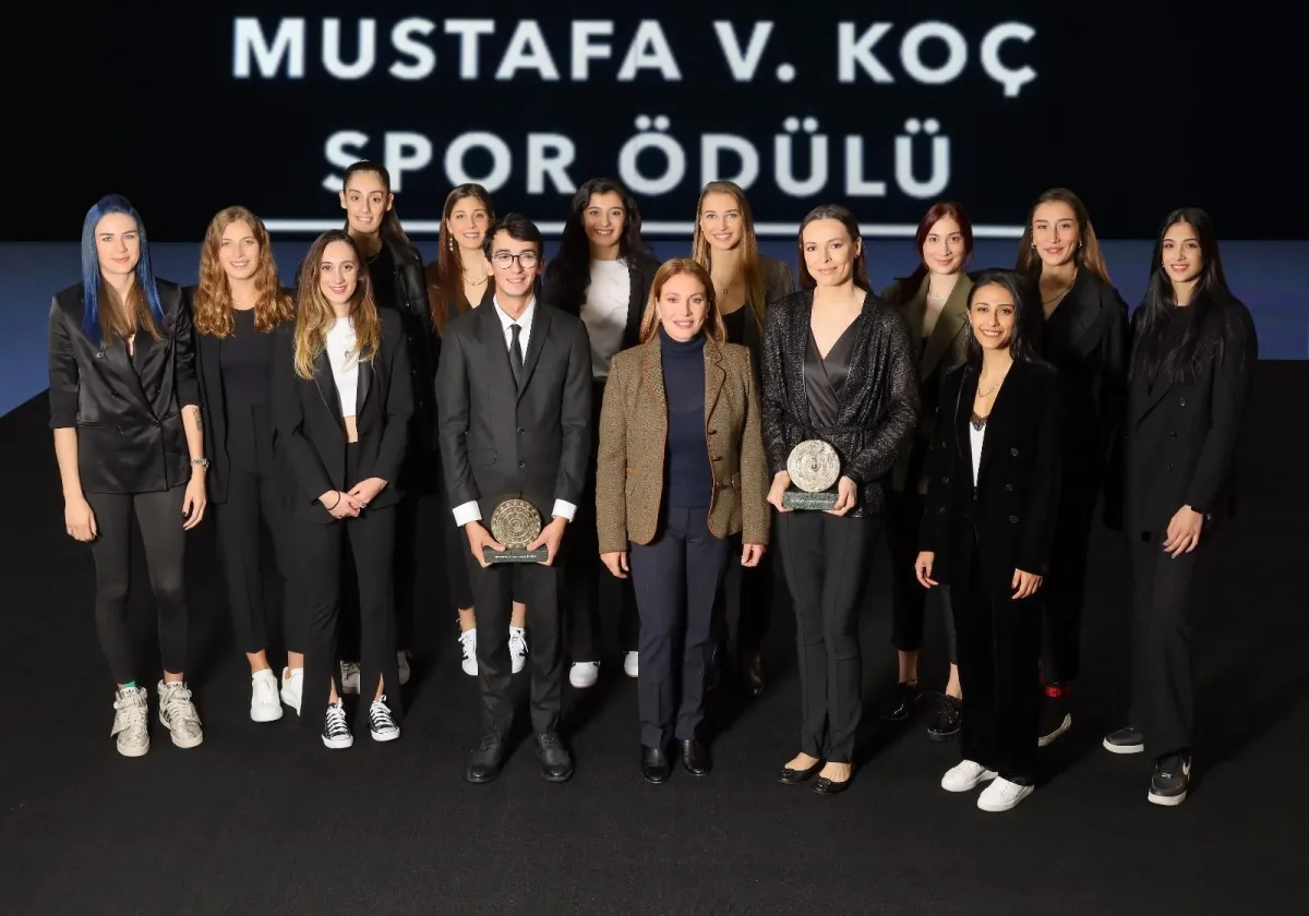 A Milli Kadın Voleybol Takımımız “2021 Mustafa V. Koç Spor Ödülü”ne lâyık görüldü.