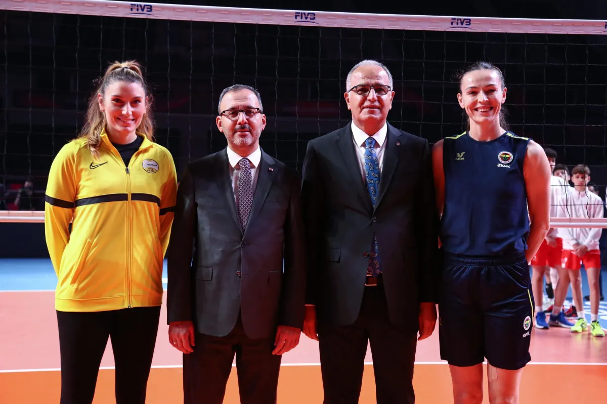 Bakan Kasapoğlu FIVB Dünya Kulüpler Şampiyonası Öncesi Türk Temsilcilerle Bir Araya Geldi