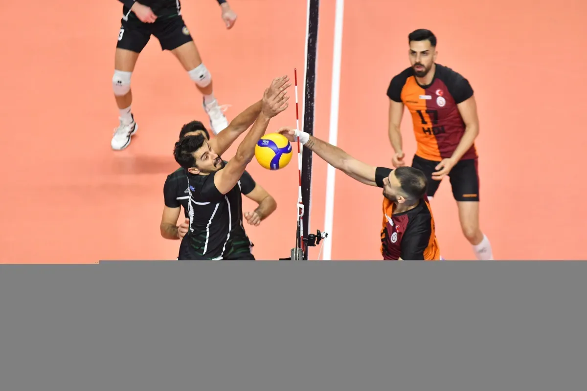 Erkekler AXA Sigorta Kupa Voley çeyrek final etabında Galatasaray HDI Sigorta Finalde