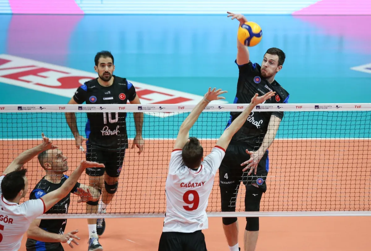 Halkbank, Spor Toto'yu 3-1 Mağlup etti ve liderliğini yenilgisiz sürdürdü
