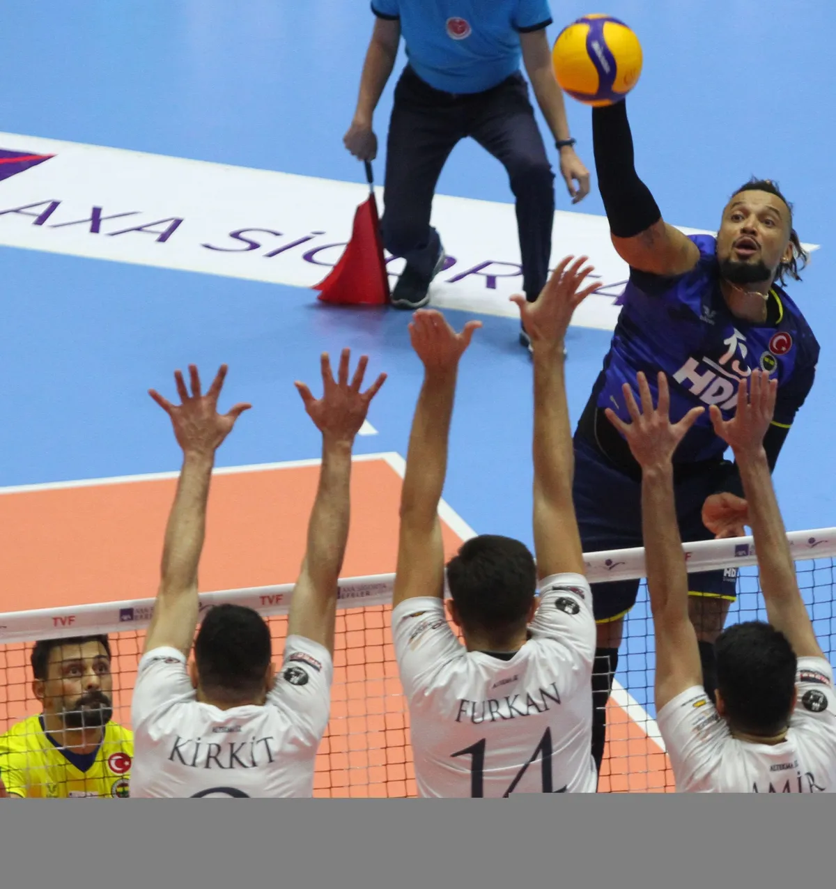 Fenerbahçe HDI Sigorta Altekmay'ı 3-0 mağlup Etti